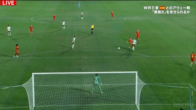 「ファウルじゃない？」なでしこジャパン、“疑惑の判定”から失点…「蹴られた」「VARがあれば…」谷川萌々子が転倒も笛なし→SNS騒然 2枚目