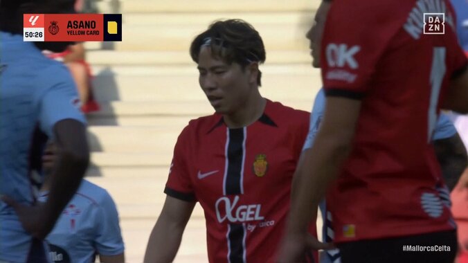 一体何が起きた？浅野拓磨、今季初イエローカードに不満あらわ「バチバチ抗議してる」「ファウルもらった側なのに」 4枚目