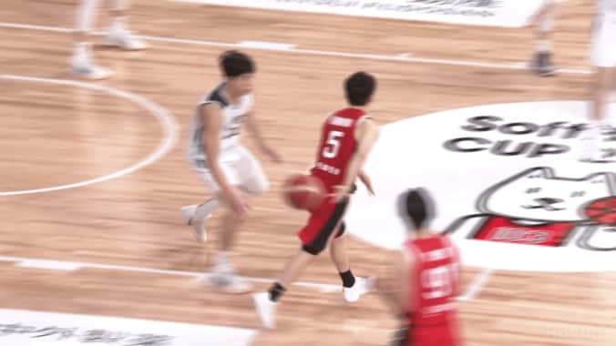 異変！河村勇輝の神業パスから“3秒静寂”→吉井裕鷹が完全フリーでまさかの…「異次元すぎる」「逆に難しいのわかる」 2枚目