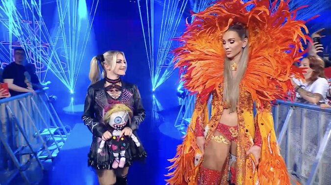 シャーロット・フレアー（写真右）とアレクサ・ブリス（同左）