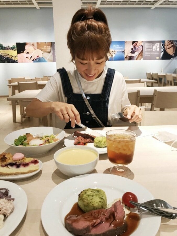 辻希美、夫・杉浦太陽とラブラブIKEAランチ「夫婦デートな気分～」 1枚目