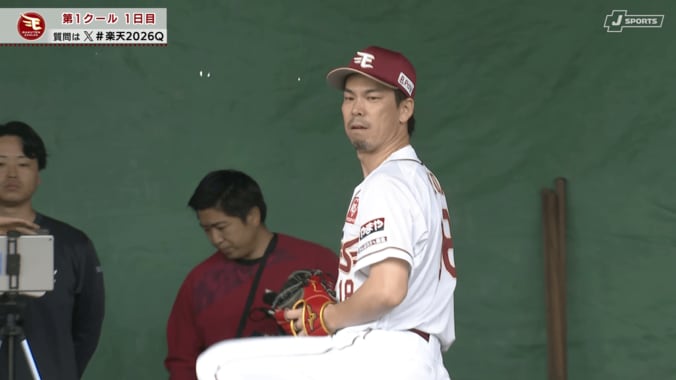 【映像】監督が直々にボールを手渡し…マエケン“楽天初日”の光景