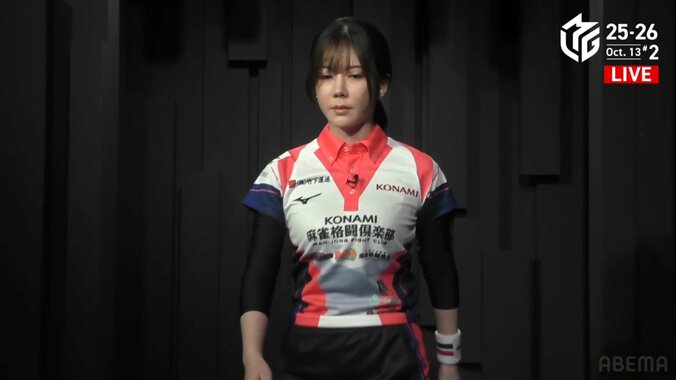 スタイル抜群の女流雀士に「素晴らしきカメラアングル」の声も