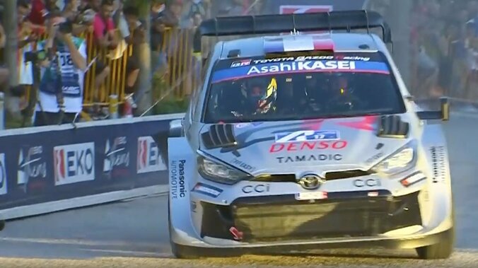 【写真・画像】世界ラリーで珍事…優勝車がインタビュー途中に“発進” 「すみません、ちょっと車を動かします」報道陣置き去りで現地騒然　1枚目