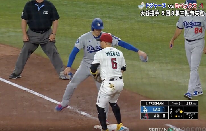 【写真・画像】球場騒然！ 大谷翔平、打者と接触…“まさかの光景”「すげえな」予想外のリアクションが話題に「ただの聖人か」「人間性もMVP」　1枚目