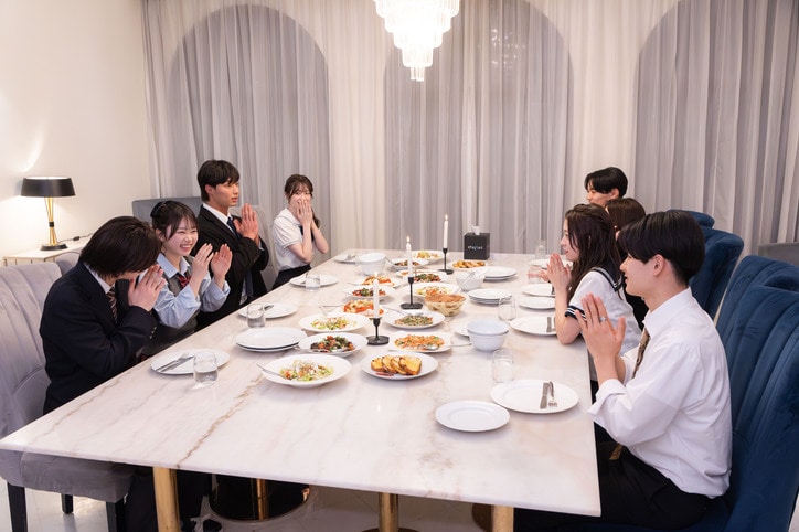 【写真・画像】「ちょろいからキュンとした」夜の海辺で明かされるさわの本音に、揺れる三角関係『今日好き』卒業編2026第2話　2枚目