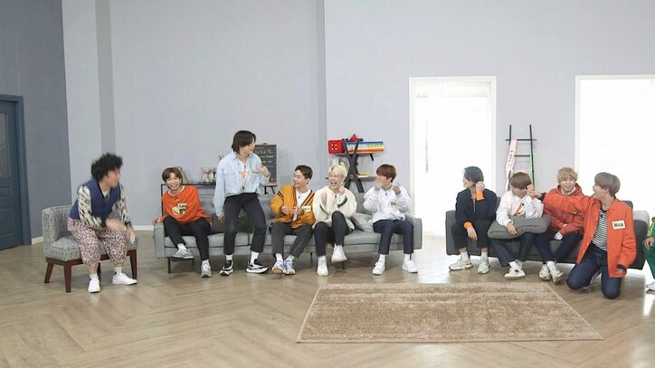 日本デビューが決定したT1419の関係性が浮き彫りに!?メンバーからの密告祭りで初回放送から大盛り上がり『T1419 EDELHOUSE』