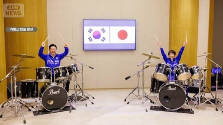 笑顔でドラムセッションをする高市総理と韓国の李在明大統領