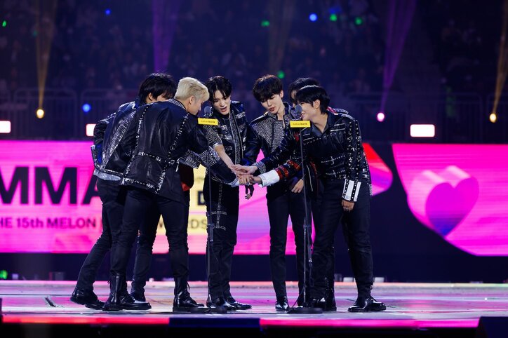 NCT DREAM「7人では一緒にできなかったグループでした」チソン、涙で声を震わせ感謝を述べる『MMA2023』レコード・オブ・ザ・イヤー受賞!