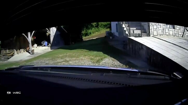【写真・画像】おっとっと行きすぎた！ラリー車が民家に“突撃未遂” 「そこに駐車することはできません」WRCならではの珍光景がSNSで話題に　1枚目