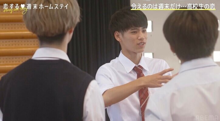 TWICEモモ似の女子高生・あやかの水着姿に男子ドキドキ 思わず「うお！！」「見たことない水着だな」『恋ステ 2022秋 ～Honey Soda Story～』