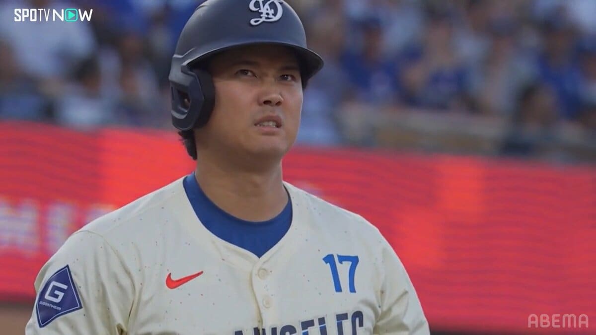 違反じゃないの！？大谷翔平、相手捕手の“クルクル”に翻弄？ピッチ