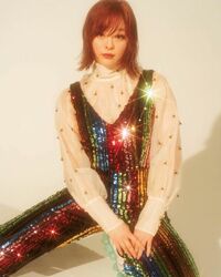 きゃりーぱみゅぱみゅのレトロなキラキラ衣装に「スター」「ゴージャス！」の声