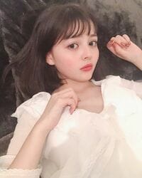 『オオカミちゃん』出演の“ハーフ天使”加藤ナナ、寝そべるオフショットにファン悶絶