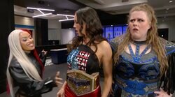 「バキバキじゃん」“日本アニメ大好き”ラテン女美女レスラーの腹筋が話題…見せつけるかのような“腹チラ”衣装に「めっちゃ割れてる」