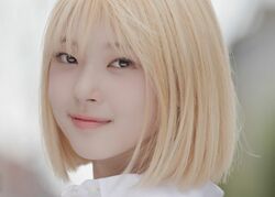 かわいすぎるポーズで「SBS芸能大賞」の出演を獲得した金髪の16歳日本人練習生、全員の視線を奪った振りを講師が絶賛「このポーズで選びました」