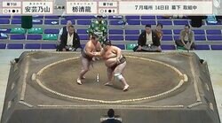 「断末魔の叫び」が聞こえた…213キロ巨漢力士が突如前へと倒れ込み“悲鳴”「何が起こった？」心配の声続々