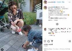 島袋聖南、愛息子と遊ぶ微笑ましい2ショットを披露し「後ろ髪がキュート」「気持ちよさそう」絶賛の声