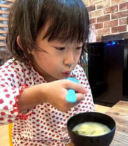  パンサー尾形の妻、明らかに痩せてしまい心配な娘の様子「給食もちゃんと食べられるといいけど」 