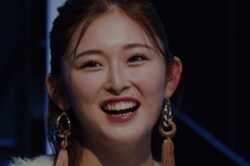 ゆうちゃみ、小学生時代の巻き髪＆ニーハイミニスカ姿写真を公開し驚きの声「身長172cmあった」