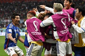 【W杯】日本が電光石火の大逆転！　スペイン戦、堂安＆田中ゴールで2-1勝ち越し