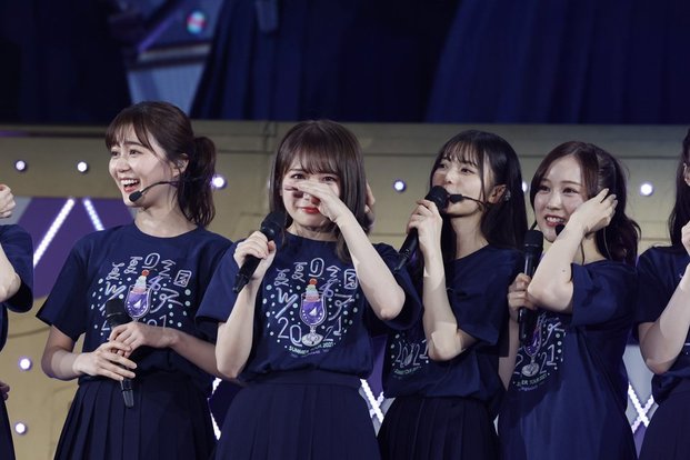 乃木坂46、結成10周年の記念日にメモリアル公演実施 ファンからのサプライズにキャプテン秋元真夏「言葉にならないくらいうれしい」と涙