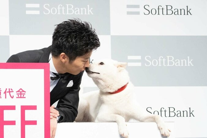 田中圭＆“お父さん”の可愛らしいキスに、報道陣ほっこり 10枚目