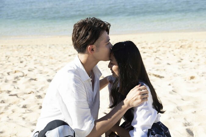 「高校生とは恋愛できないと思ってたのに」りゅう、ゆなとカップル成立でおでこにキス 1枚目