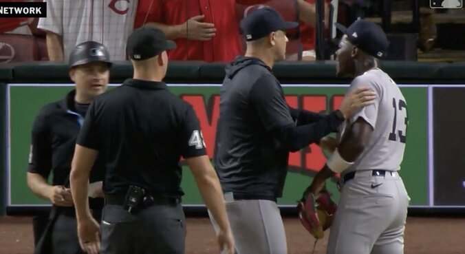 【写真・画像】一体、何が起きた…？ 大谷翔平、豪快弾で女性ファンに“まさかの展開”「ビックリ」「どういうこと？」 球場が騒然となった“衝撃シーン”が話題に「鳥肌立ったわ」　1枚目