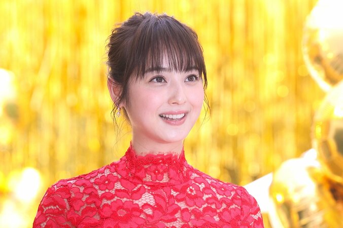 佐々木希、艶髪ショートボブの美しい横顔に「美形がすぎる！」「渡部さんが羨ましい」の声 1枚目
