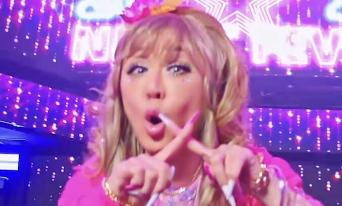 【写真・画像】小林幸子のギャル姿に「足綺麗〜」みちょぱら絶賛！膝上20センチのミニスカ＆つけまつげ8枚装着　1枚目