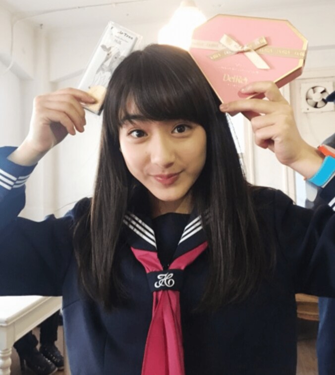 平祐奈、制服姿を披露　頰にニキビも「本当に美しい」と評判 1枚目