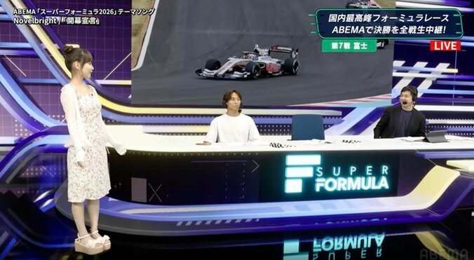 人気モデルの“レース観戦コーデ”に反響「かわいい」「うなじ 見えた」 免許取り立て・佐藤ノア、ドライブ姿も披露 3枚目