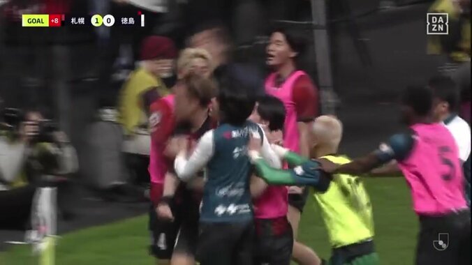【映像】岩政監督、劇的ゴール⇒50m大爆走で選手の元に突っ込む瞬間