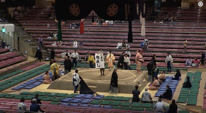「レアなの見た」大相撲夏場所、午前の取組で起きた珍光景 「マニア歓喜」「久しぶりにみた」出現した“希少幕”にも熱視線 4枚目