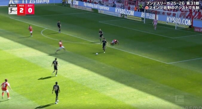 「上手すぎん？」伊藤洋輝、思わず二度見の“神ディフェンス”炸裂「すげえええ」「冷静すぎる」相手も攻撃を潰す→“衝撃のワンタッチ” 4枚目