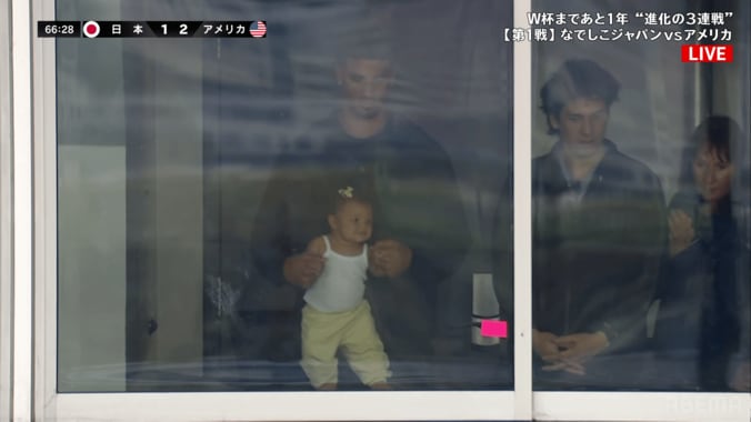 「ママと同じく美人さん」アメリカ代表FWの“赤ちゃん”登場に胸キュン！出産後わずか8か月で日本戦先発…丸山桂里奈もメロメロ「あにゃにゃー！」 3枚目