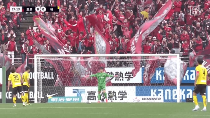 SNS騒然！日本代表FW、まさかの“ど真ん中PK”失敗…「早川にパネンカは最悪」「そんなバレバレな…」MVP守護神に駆け引きで惨敗 5枚目