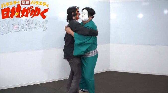 バナナマン日村、日本の奇祭を再現　「夫婦和合」の舞を披露 4枚目