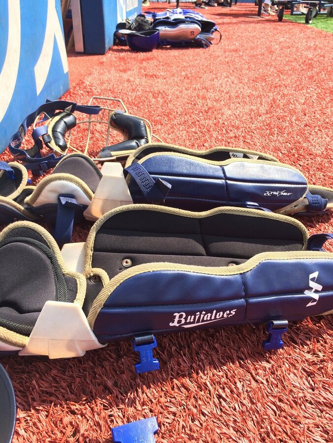 トレード加入で即活躍の横浜DeNA伊藤、あまりの電撃っぷりに装具の大半は「オリックス仕様」のまま！？ 2枚目