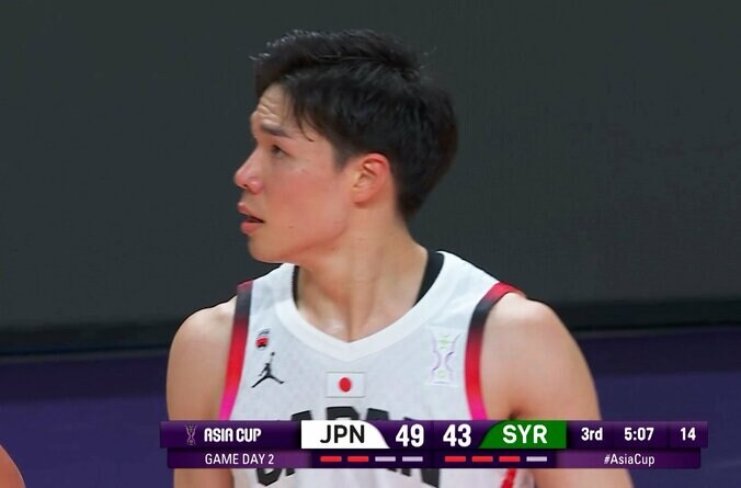 「脚の動きエグい！」日本代表主将“鬼の粘着ディフェンス”にSNS沸騰「50点分の価値ある守備」馬場雄大が相手エース封殺→雄叫び 5枚目