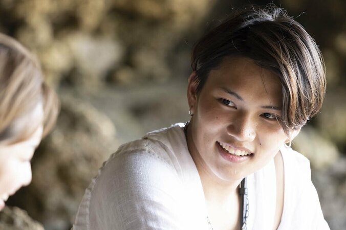 緊張をほぐす自然なスキンシップ…そらの大人の余裕に年下女子胸キュン『恋ステ in the Resort』#1 1枚目