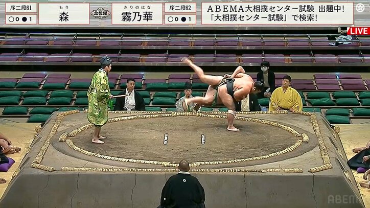 「おおっ！」とどよめく館内 気持ち良すぎるほど美しく決まったレア大技「二丁投げ」揃った両足をスパン！