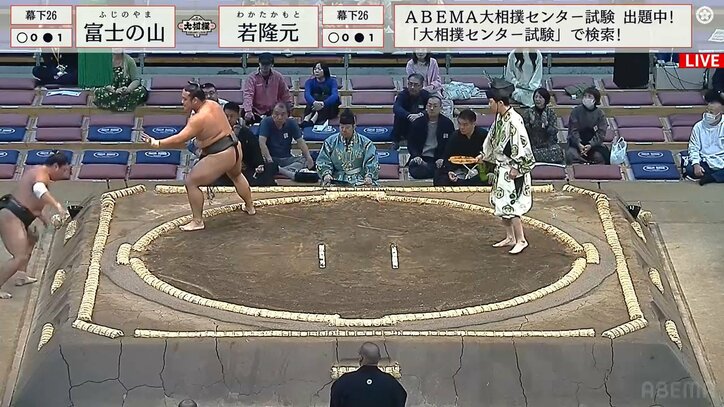 あ、そんなつもりじゃ…すいません ダメ押し気味に突いてしまった若手力士、相手を気づかう様子が好感度◎