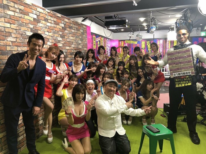 極楽とんぼ・山本が「1億円散歩」リアルカイジGP宣伝に現金1億円持って繁華街に突入