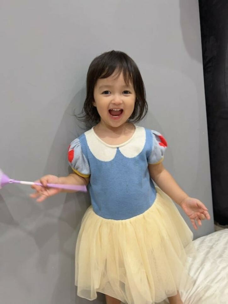  川崎希、白雪姫のコスプレをした娘の姿を公開「テンション高めでずっと笑ってました」 