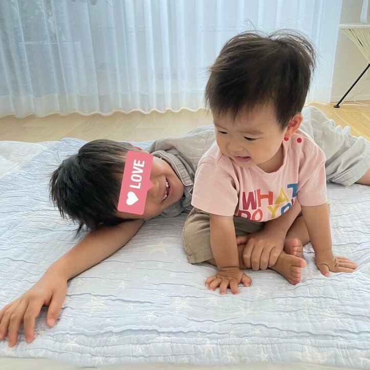Hitomi 三男が大好きな長男の様子に 可愛くって仕方ないらしい 話題 Abema Times