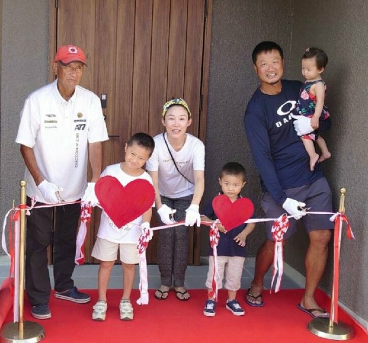 小原正子、新居の竣工式を行ったことを報告「家族全員 新居に集合しました」