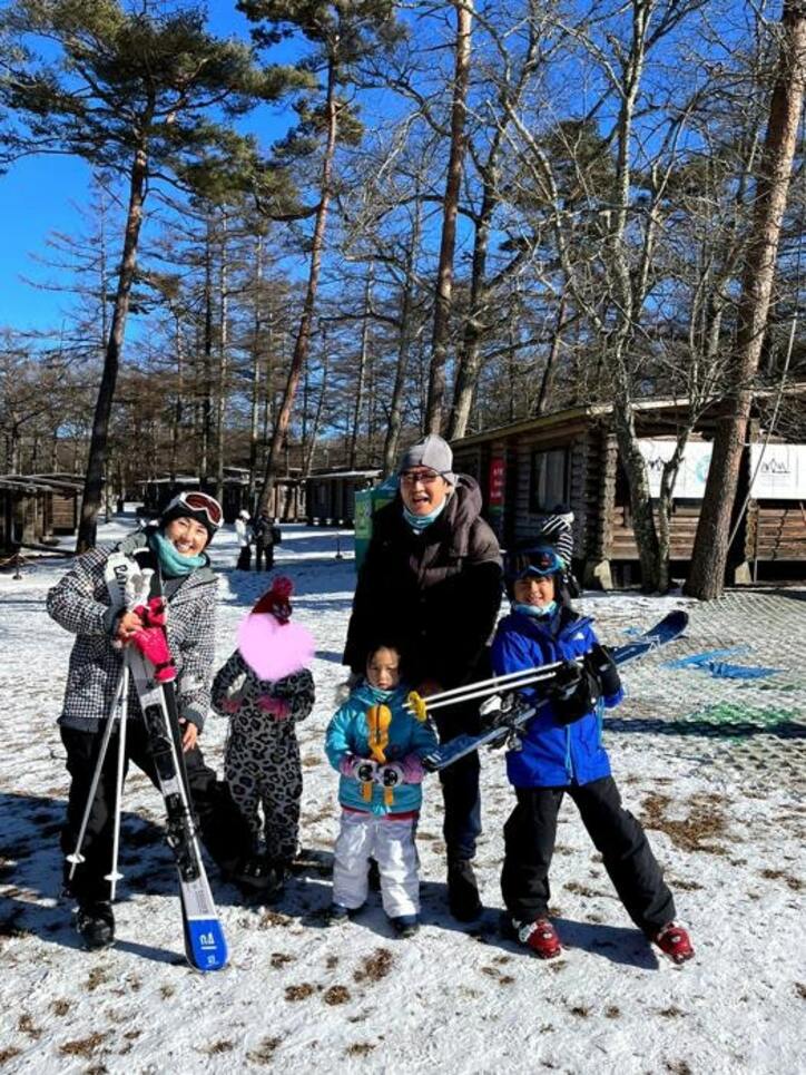  東尾理子、家族で正月旅行を満喫「初めてのスキーに挑戦」 