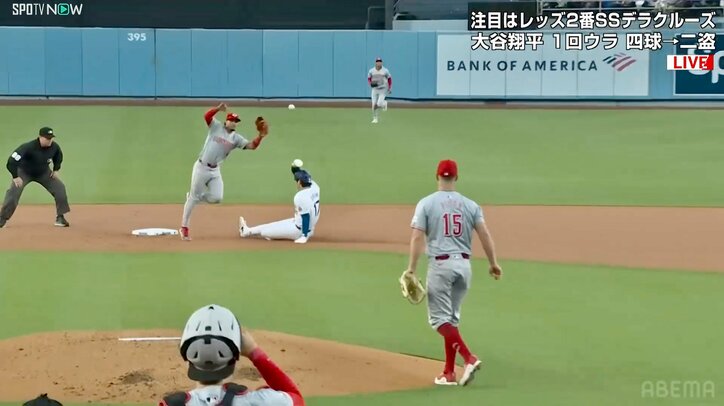 【写真・画像】大谷翔平、牽制球直撃アクシデントも直後に“驚愕”盗塁　「足痛いのに…」　　1枚目